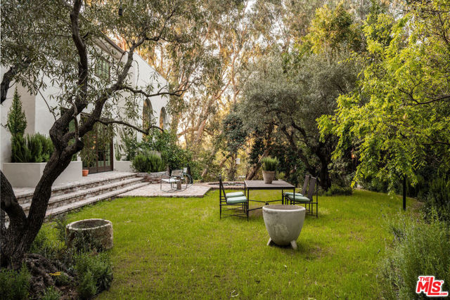 7776 Firenze Avenue, Los Angeles CA: https://media.crmls.org/mediaz/7412b7a9-0ff2-4ced-a0e3-b7200ffc4afa.jpg