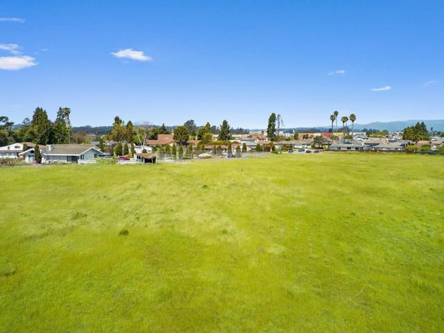 40 Eileen Street, Watsonville CA: https://media.crmls.org/mediaz/74130594-ebc6-49bd-9465-cf374efef861.jpg