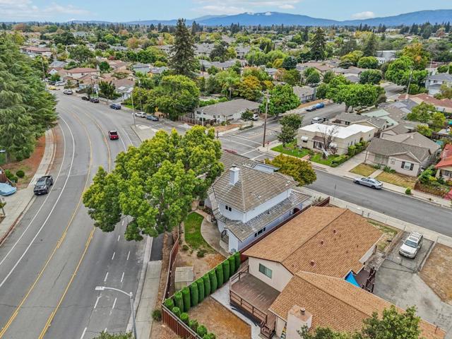 495 Lincoln Avenue, Sunnyvale CA: https://media.crmls.org/mediaz/741309bf-8e13-49ca-a342-e9b010c6aebe.jpg