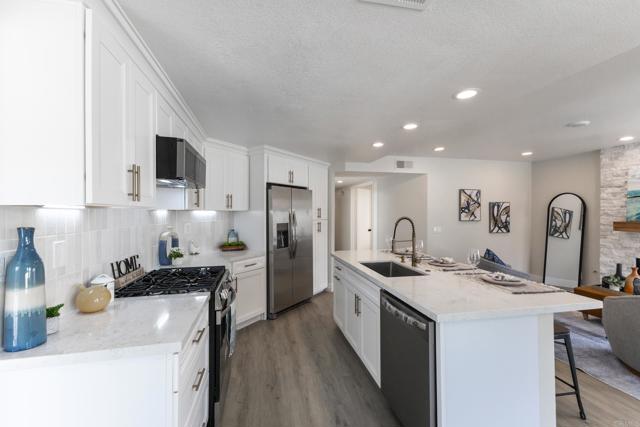 Detail Gallery Image 7 of 24 For 1746 Country Squire, Vista,  CA 92081 - 4 Beds | 3 Baths