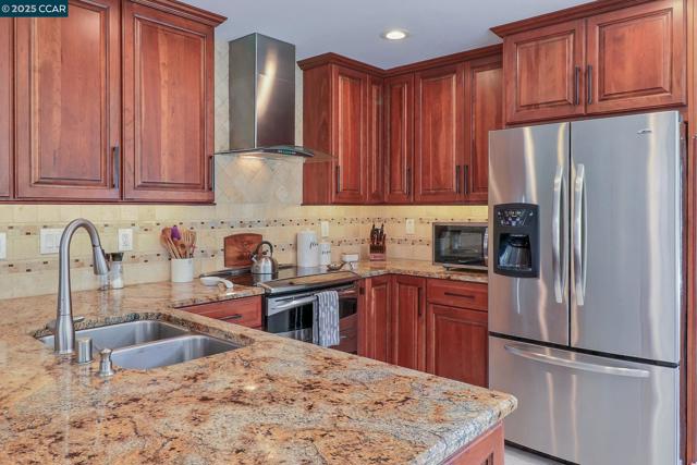 1728 Peachwillow St, Pittsburg CA: https://media.crmls.org/mediaz/7413402b-3758-44f4-9cfe-73b9d30f2fb8.jpg