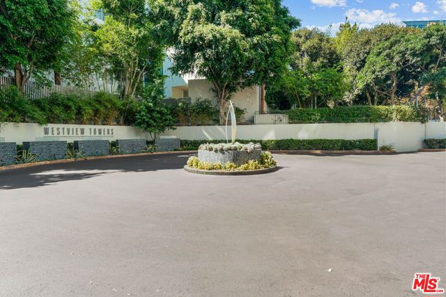 1155 N La Cienega Boulevard, West Hollywood CA: https://media.crmls.org/mediaz/7413d4ae-327a-4154-8584-c2861f016293.jpg