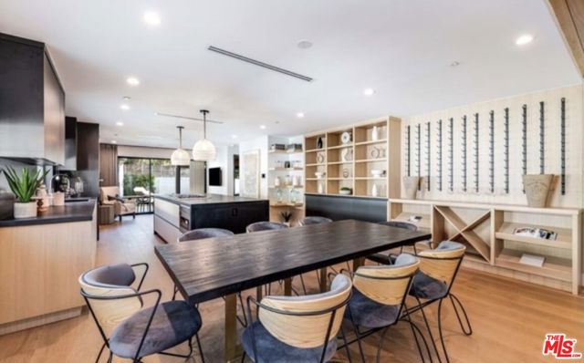 622 N La Jolla Avenue, Los Angeles CA: https://media.crmls.org/mediaz/7413e866-284a-4c6a-8a62-547b79c579b3.jpg
