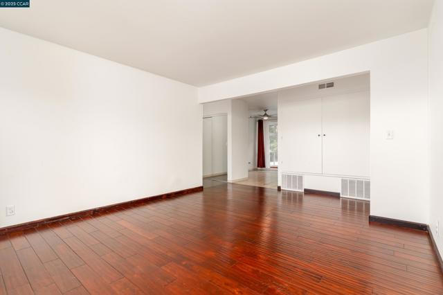2345 Paloma Ct, Pinole CA: https://media.crmls.org/mediaz/74141f99-dc2e-418d-86a7-e1573f633cff.jpg