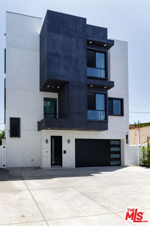 1938 Chariton Street, Los Angeles CA: https://media.crmls.org/mediaz/74145c93-bc54-4173-8cac-a9a0cc3b1ed9.jpg