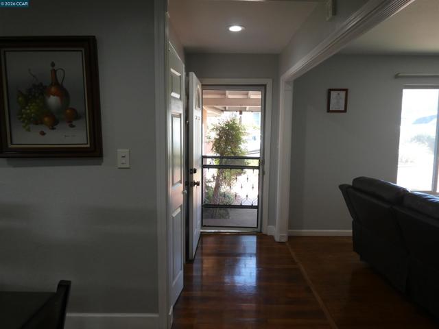 Image 4 of 43 For 2908 Sargent Ave