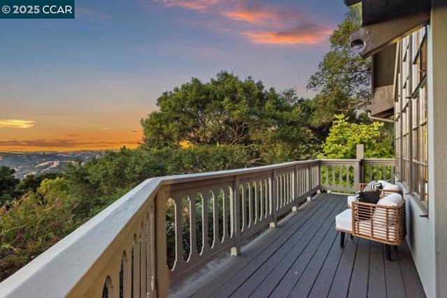 357 El Toyonal, Orinda CA: https://media.crmls.org/mediaz/74152497-79be-4585-82a5-09dcbc90550d.jpg