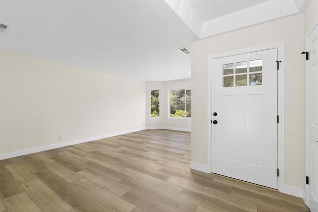 1217 Monte Vista Dr, Vista CA: https://media.crmls.org/mediaz/7416109c-c258-4f17-835c-50b3737e2d65.jpg