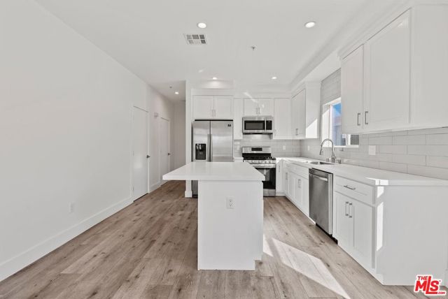 1202 Browning Boulevard, Los Angeles CA: https://media.crmls.org/mediaz/74166f69-3d37-429f-a0b1-72b51b2bbd04.jpg