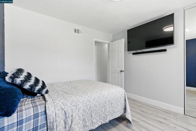 1015 Falcon Dr, Vallejo CA: https://media.crmls.org/mediaz/74168d02-5ef8-4c70-9583-f802b5c75d22.jpg
