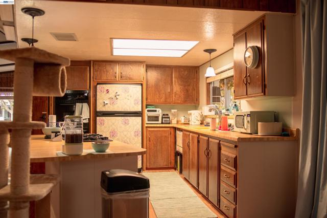 1050 Borregas Ave, Sunnyvale CA: https://media.crmls.org/mediaz/7416d45e-be1b-4903-b0cc-49358fd473cf.jpg