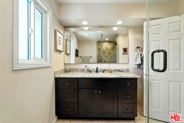 12955 Riverside Drive, Sherman Oaks CA: https://media.crmls.org/mediaz/741728de-4617-45ad-9976-c5772b28cc3c.jpg