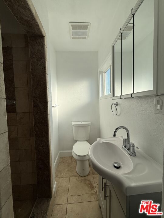 11003 Ruthelen Street, Los Angeles CA: https://media.crmls.org/mediaz/74180038-82c1-4f8b-9247-8f929854208c.jpg