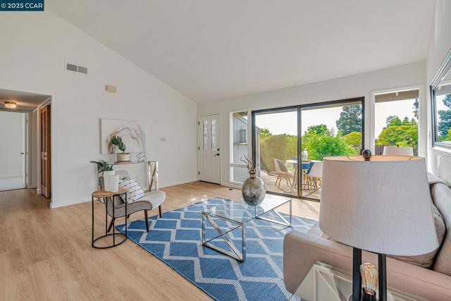 1335 Kenwal Rd, Concord CA: https://media.crmls.org/mediaz/74186455-9b13-4c61-ba19-36e232786b8d.jpg