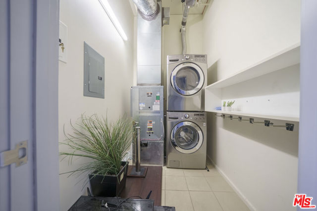 1155 S Grand Avenue, Los Angeles CA: https://media.crmls.org/mediaz/74186905-9184-40b8-9ac1-0d0b3ed0395b.jpg