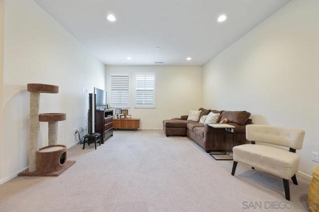 712 Gemstone Dr, San Marcos CA: https://media.crmls.org/mediaz/74186f16-45bb-4842-ac3a-17847f1dc2fe.jpg