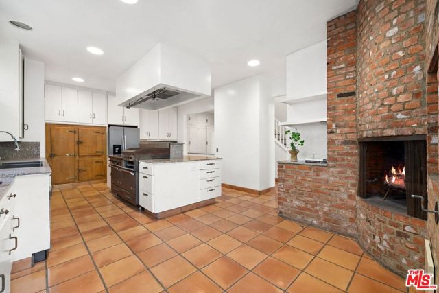 2003 La Brea Terrace, Los Angeles CA: https://media.crmls.org/mediaz/74189c47-48fa-4c03-9a99-53516ccc48fb.jpg