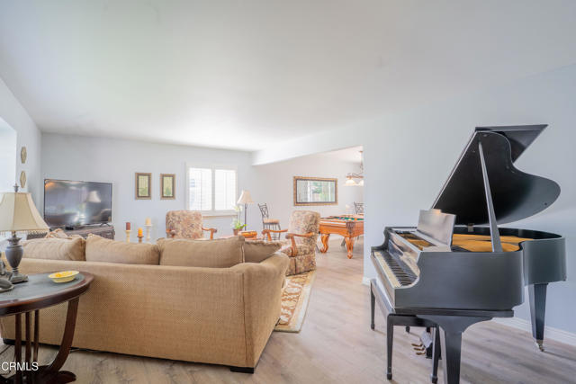 1584 Prima Ct, Camarillo CA: https://media.crmls.org/mediaz/74190b9d-d2b4-418a-8958-a927f6c3b207.jpg
