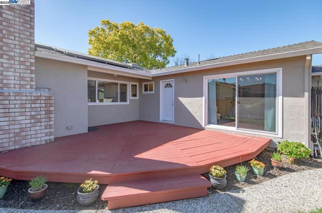 6767 Taffy Ct, Pleasanton CA: https://media.crmls.org/mediaz/74190ca4-9bdd-41c4-aca4-5e97d4c8ceeb.jpg