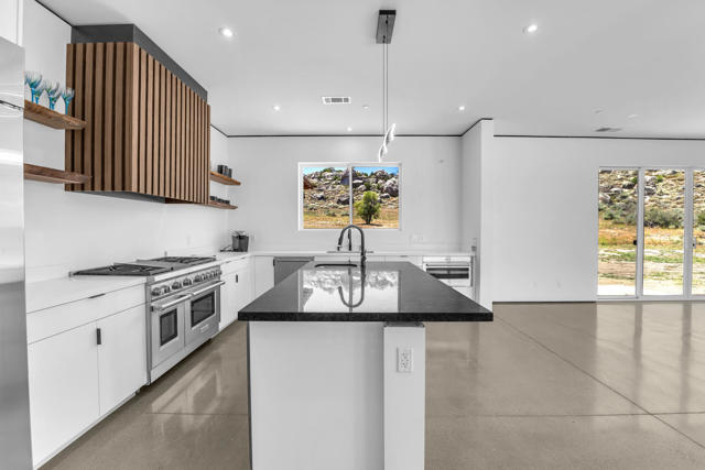 41265 Lakeshore Boulevard, Aguanga CA: https://media.crmls.org/mediaz/74193c16-55d0-4bac-a794-40d9085c874e.jpg
