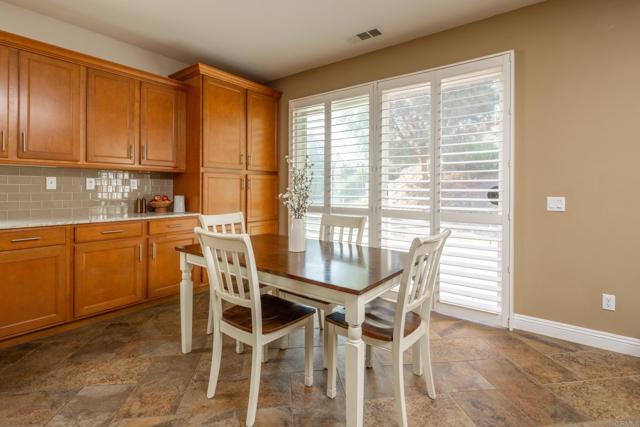 Detail Gallery Image 6 of 26 For 1247 Bellingham Dr, Oceanside,  CA 92057 - 4 Beds | 3 Baths