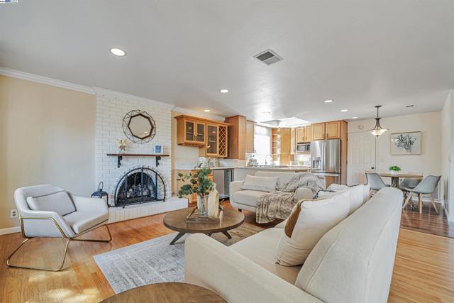 9694 Ashby way, San Ramon CA: https://media.crmls.org/mediaz/74197a03-c401-4f9a-be66-c15abb4908cc.jpg