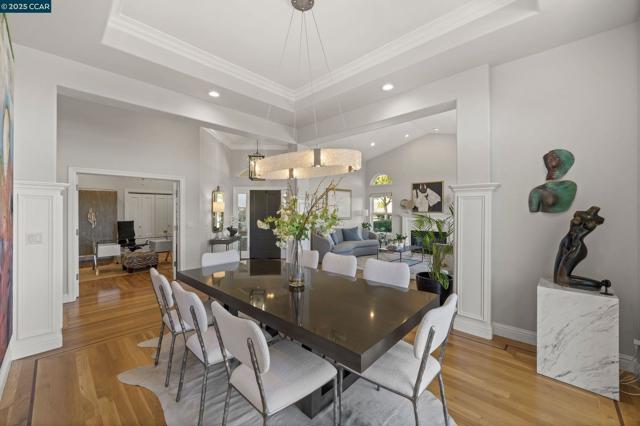 628 Sugarloaf Ct, Walnut Creek CA: https://media.crmls.org/mediaz/7419d392-2868-448d-8a42-667ccd6a2b01.jpg