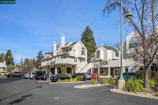 68 Mozden Ln, Pleasant Hill CA: https://media.crmls.org/mediaz/7419dcc6-42a6-4e3e-9f26-b661ce798663.jpg