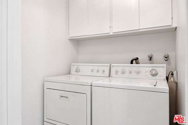 14050 Magnolia Boulevard, Sherman Oaks CA: https://media.crmls.org/mediaz/741a6c67-40b0-4338-92e6-8d8545497870.jpg