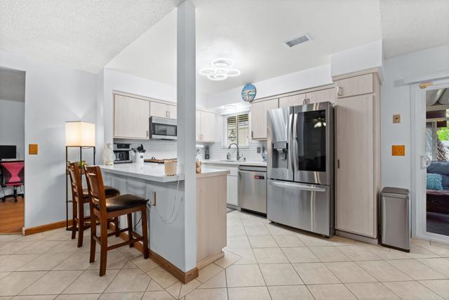Detail Gallery Image 4 of 21 For 3205 Camarillo Ave, Oceanside,  CA 92056 - 3 Beds | 2 Baths