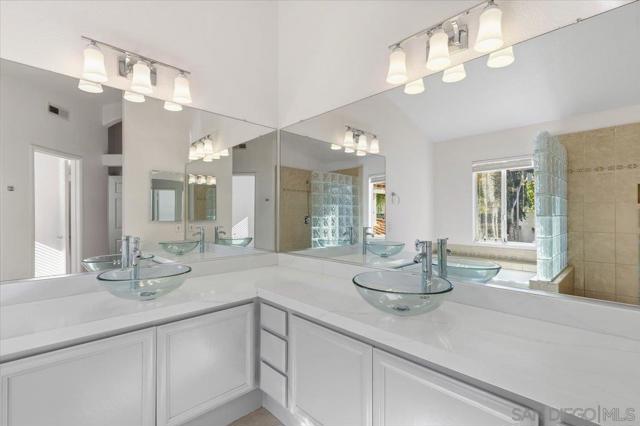 16156 Avenida Venusto, San Diego CA: https://media.crmls.org/mediaz/741b1a4f-8367-4f14-9a34-a39f5dae1b44.jpg