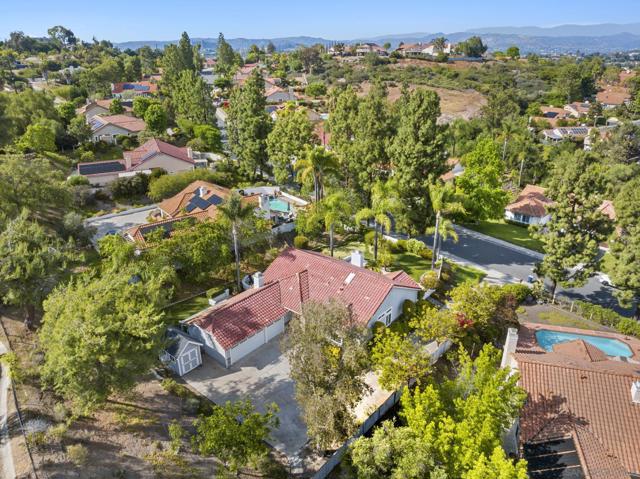 2241 Willowbrook St, Escondido CA: https://media.crmls.org/mediaz/741b4ffc-74b4-426c-b728-ea4584804222.jpg