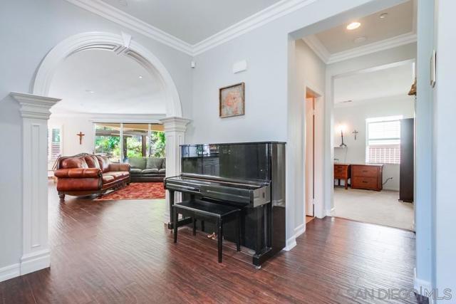908 Hydra Ct, San Marcos CA: https://media.crmls.org/mediaz/741b74b7-2b3e-450e-b32d-d71d42d6cc3b.jpg