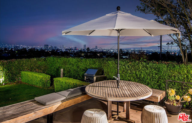 9353 Duxbury Road, Los Angeles CA: https://media.crmls.org/mediaz/741ca3c2-aa58-4ab7-b62a-ad352f75f5a7.jpg