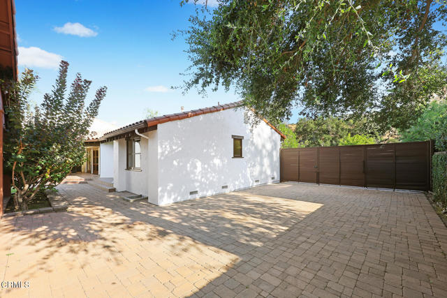 1533 Rancho Avenue, Glendale CA: https://media.crmls.org/mediaz/741cba04-300c-49f4-85cc-4813b08d09b6.jpg