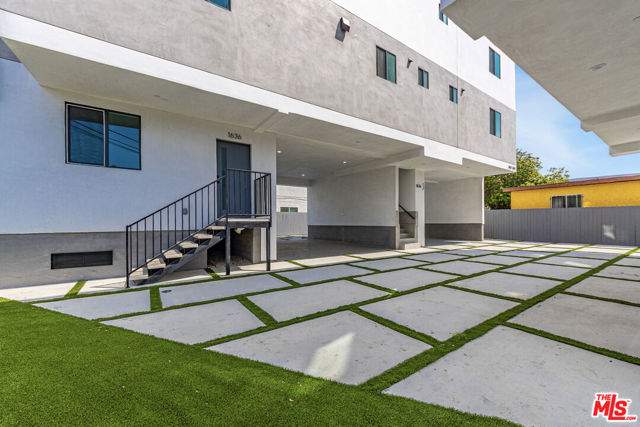 1636 Longwood Avenue, Los Angeles CA: https://media.crmls.org/mediaz/741cbbe7-cd61-4c82-8af3-e99165ef68a3.jpg
