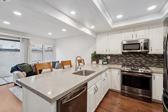 510 Lagunaria Lane, Alameda CA: https://media.crmls.org/mediaz/741d24d1-6052-415a-b136-efe42fa5a802.jpg