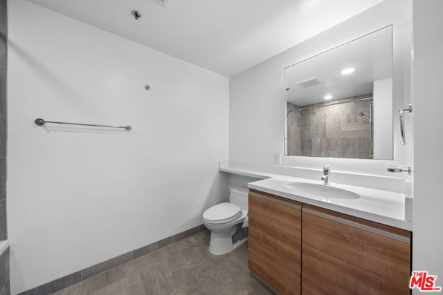3785 Wilshire Boulevard, Los Angeles CA: https://media.crmls.org/mediaz/741d8801-c752-47fa-9b38-4af091459d3d.jpg