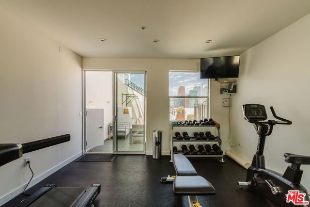 939 S Broadway, Los Angeles CA: https://media.crmls.org/mediaz/741dd91c-c895-41a9-8a46-ff2c24d6aad5.jpg