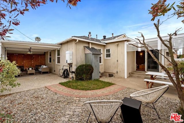1620 18th Street, Manhattan Beach CA: https://media.crmls.org/mediaz/741e69c0-5eb6-47a5-b123-08f6c9e91d53.jpg