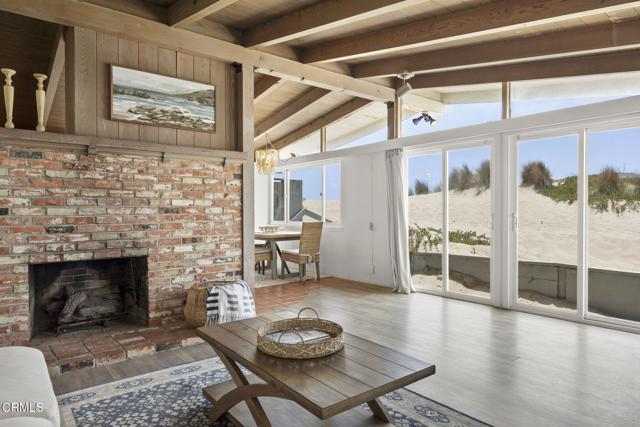 1218 Cornwall Lane, Ventura CA: https://media.crmls.org/mediaz/741ef18c-6a0a-4558-9ee5-70a91e1b91c4.jpg