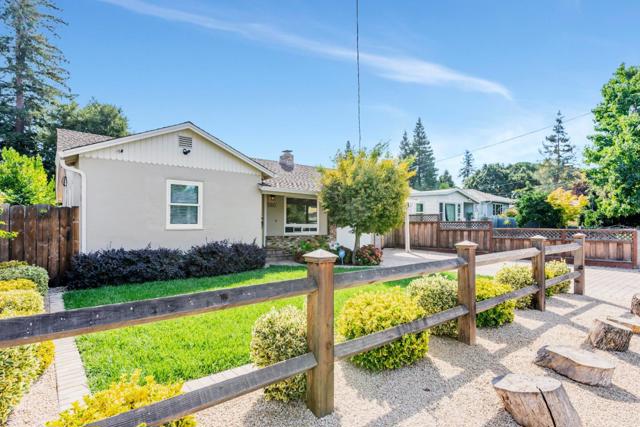 560 6th Avenue, Menlo Park CA: https://media.crmls.org/mediaz/742019fd-47ca-42a4-bcc0-06b1d55116e9.jpg