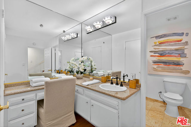 1920 Pandora Avenue, Los Angeles CA: https://media.crmls.org/mediaz/74202803-4f05-44ac-891a-c35200906034.jpg