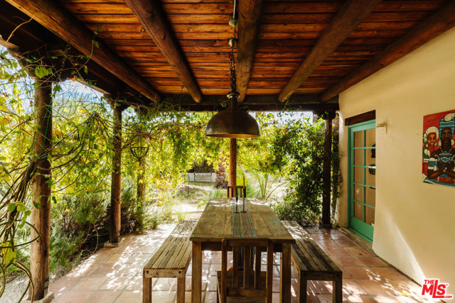 2865 Marquette Drive, Topanga CA: https://media.crmls.org/mediaz/74208968-60f9-4eef-98c1-aaec9333ccdb.jpg