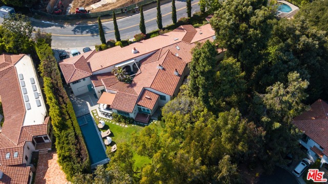 332 N Tigertail Rd, Los Angeles, CA 90049