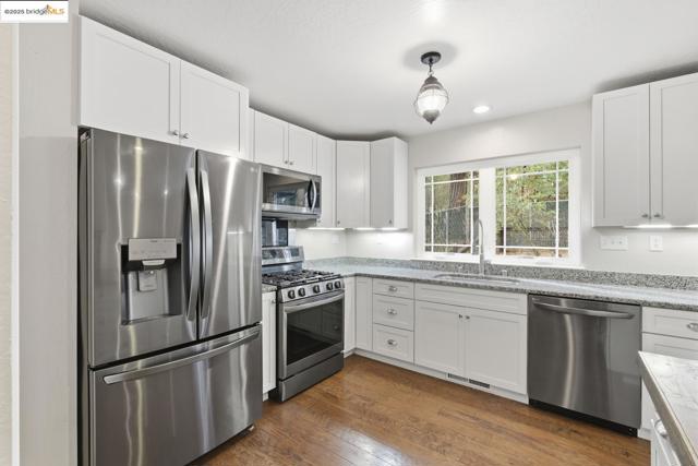 2136 Silver DR, Arnold CA: https://media.crmls.org/mediaz/7420d434-95ca-4bf7-96c2-90ce94b1b864.jpg