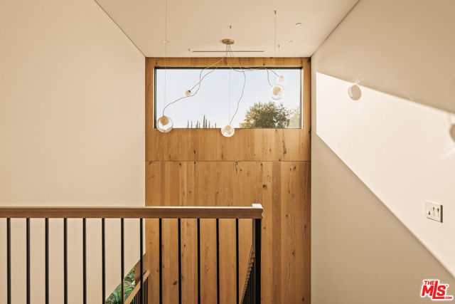 11556 Blix Street, Valley Village CA: https://media.crmls.org/mediaz/7420e4dd-85f0-4033-a1d9-d798ad637de7.jpg