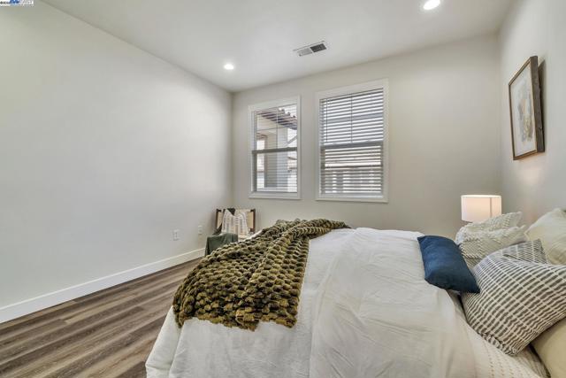 4222 Clarinbridge Cir, Dublin CA: https://media.crmls.org/mediaz/7420e58d-8ee5-4205-aa94-3f2c0a5a1c8e.jpg