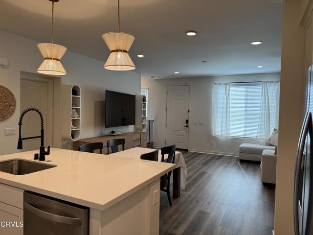 Detail Gallery Image 10 of 67 For 130 Farmhouse Dr #2,  Simi Valley,  CA 93065 - 3 Beds | 2/1 Baths