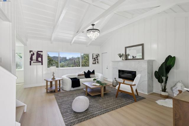 1218 Lattie Ln, Mill Valley CA: https://media.crmls.org/mediaz/742189ed-e457-407c-bc00-036a201aeede.jpg